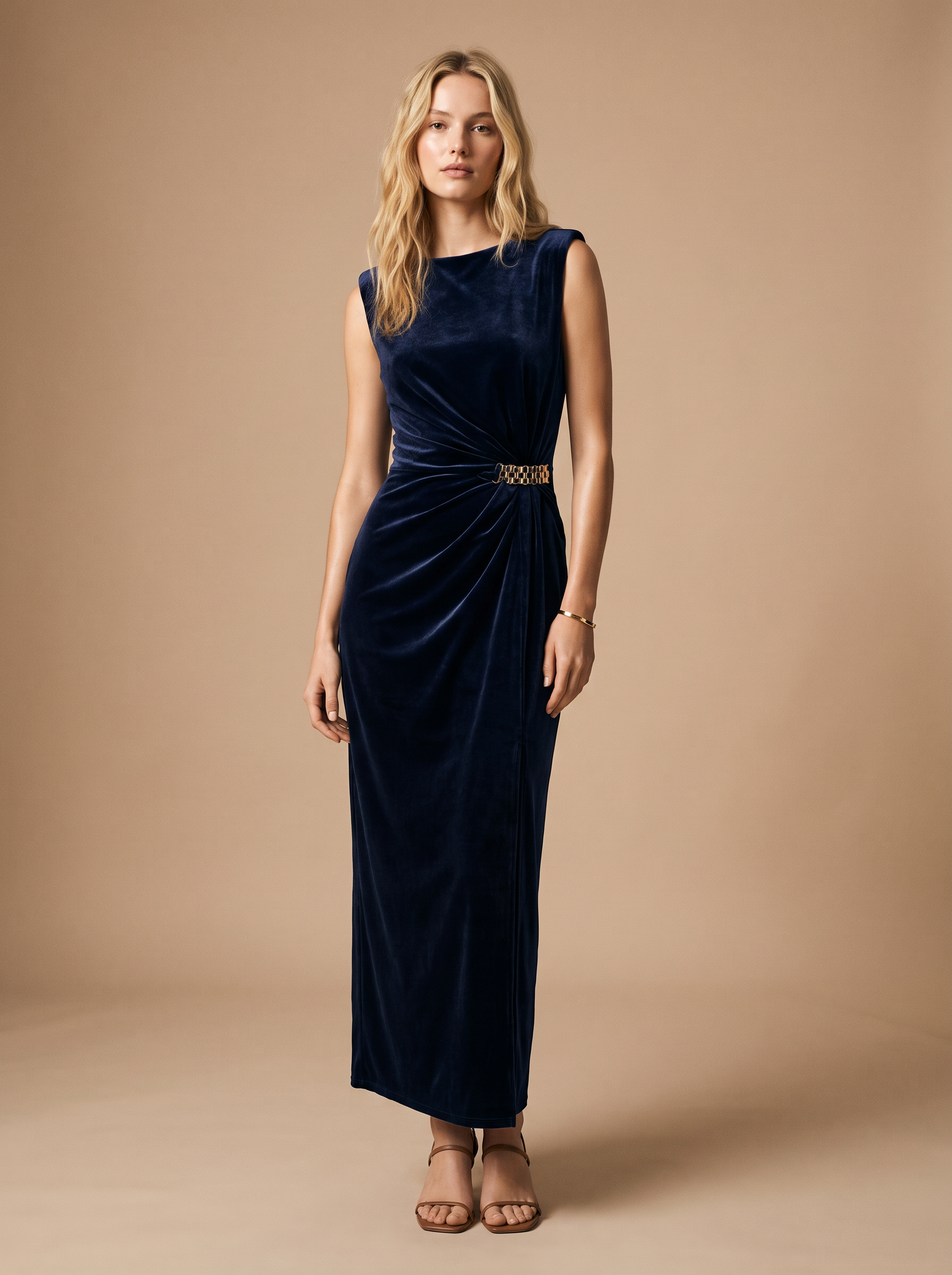 Figurbetontes Maxikleid mit Raffung