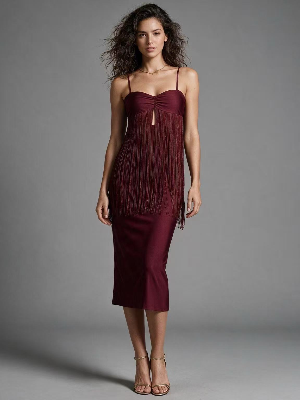 Midi-Bleistiftkleid mit Herz-Ausschnitt
