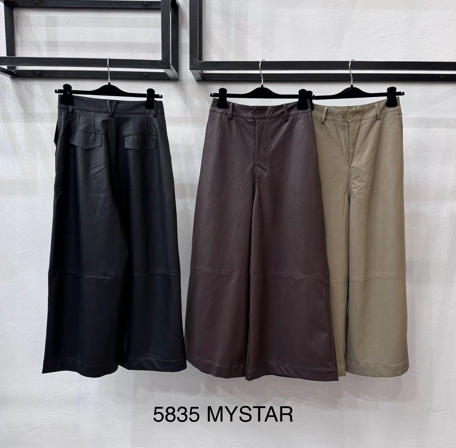 Wide-Leg Hosen aus Kunstleder