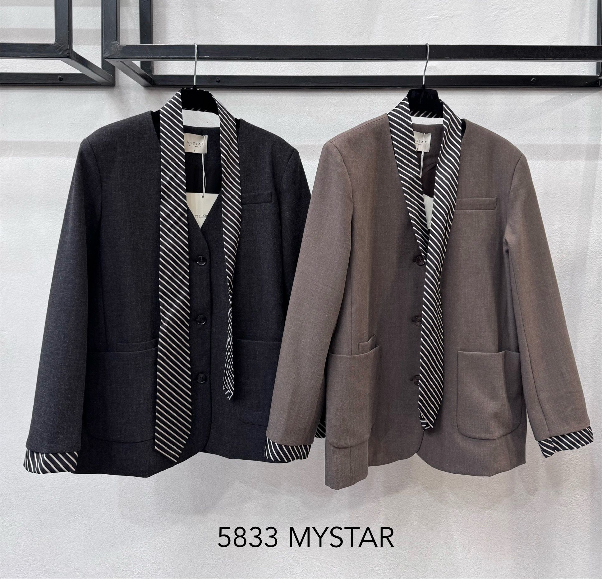 Maßgeschneiderter Blazer bis zur Hüfte