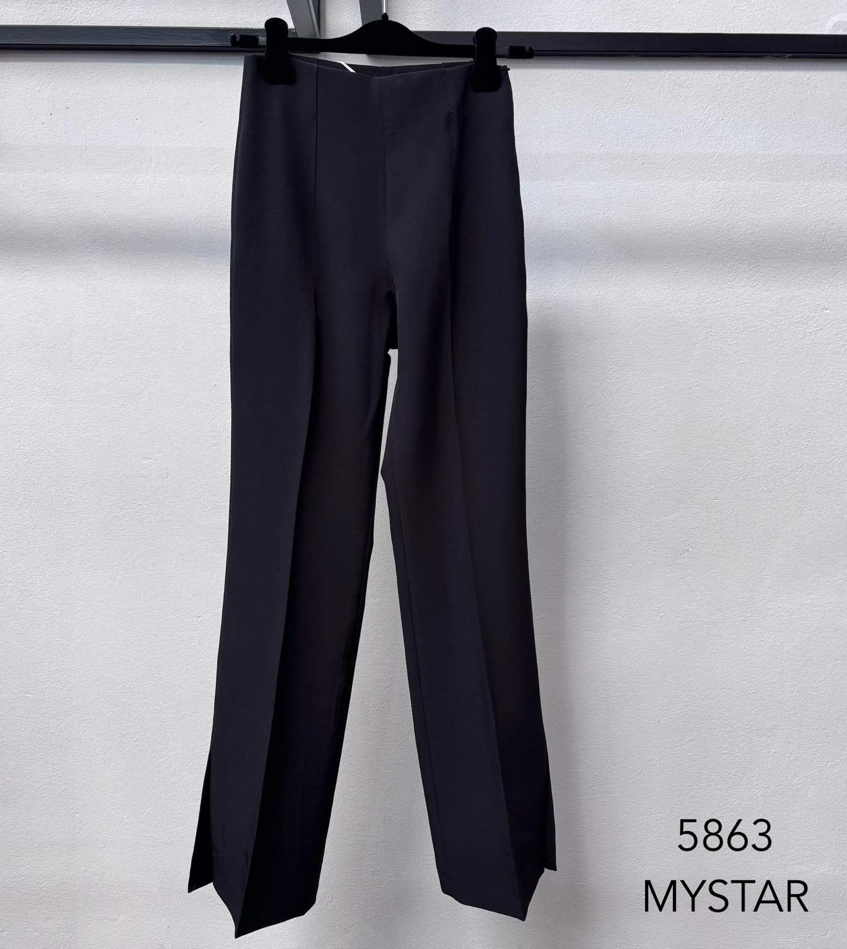 Schlanke Hose mit Schlitzen
