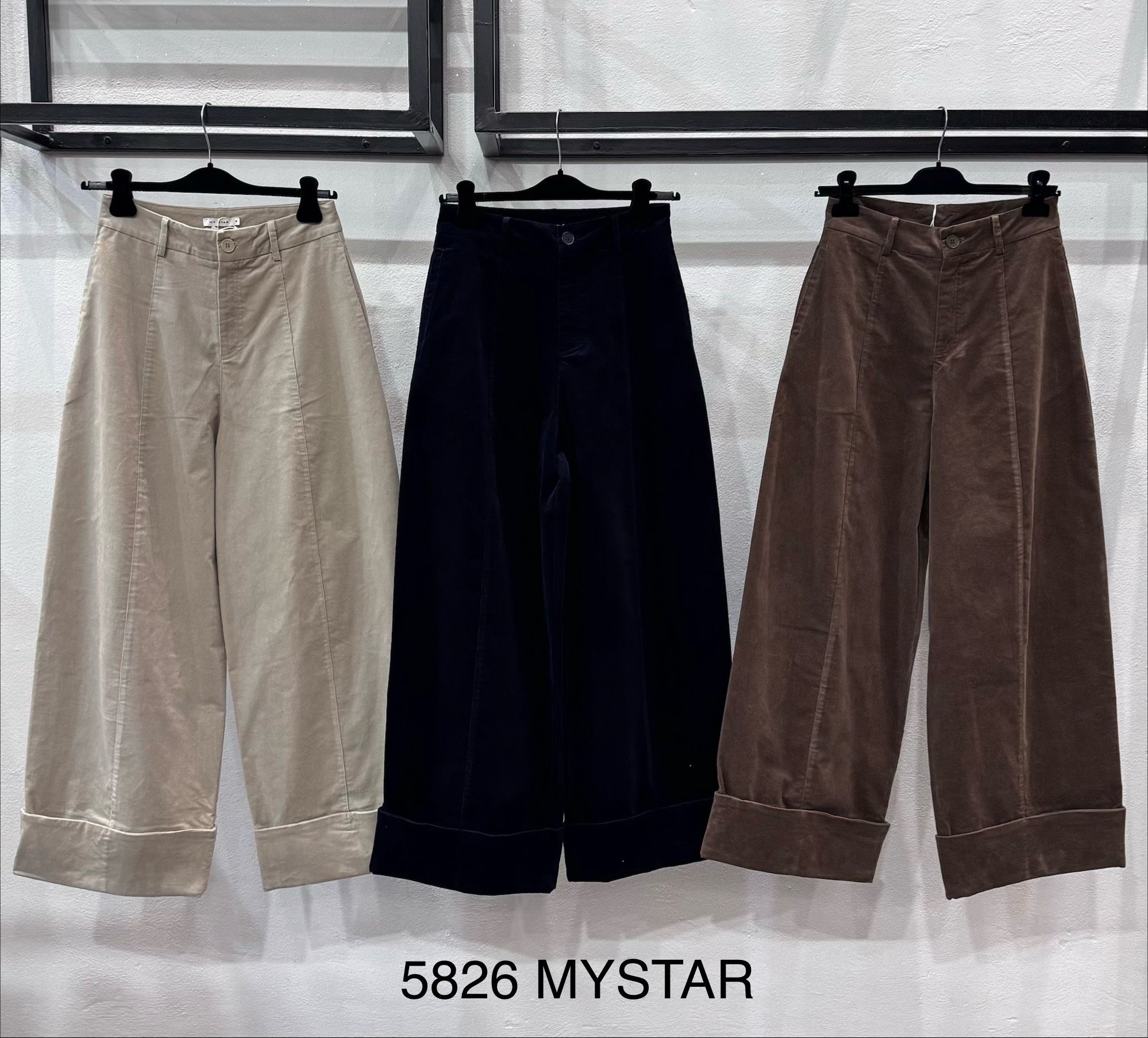 High-Waist Wide-Leg Hose