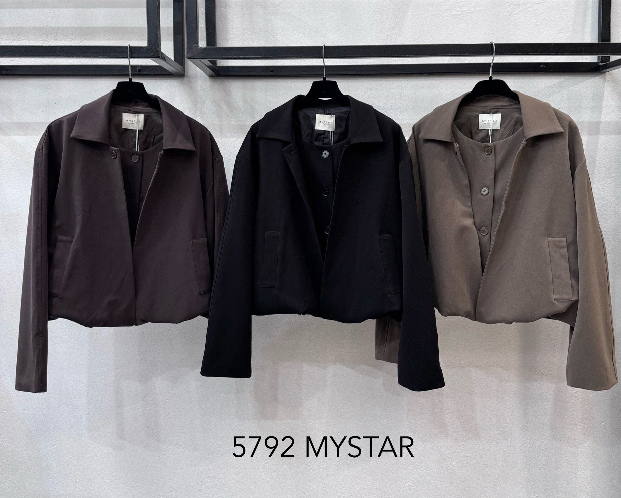 Kurze Jacke mit Revers