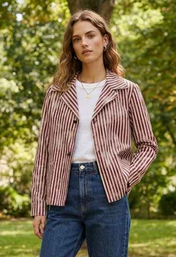 Kurze Schneiderjacke mit Kragen
