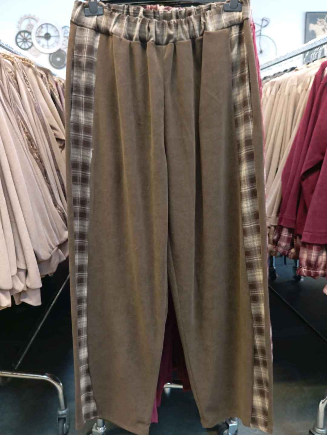 Lockere Karohose