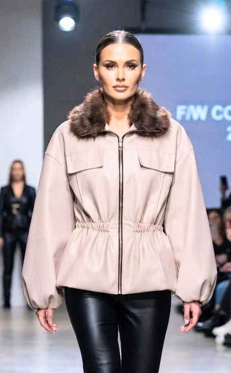 Kurzjacke aus Kunstleder mit Taillengummi