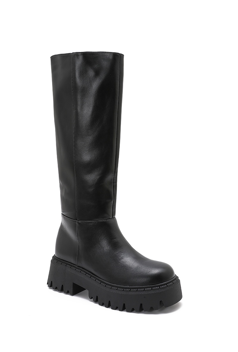 Kniehohe Stiefel mit Traktor-Plateausohle