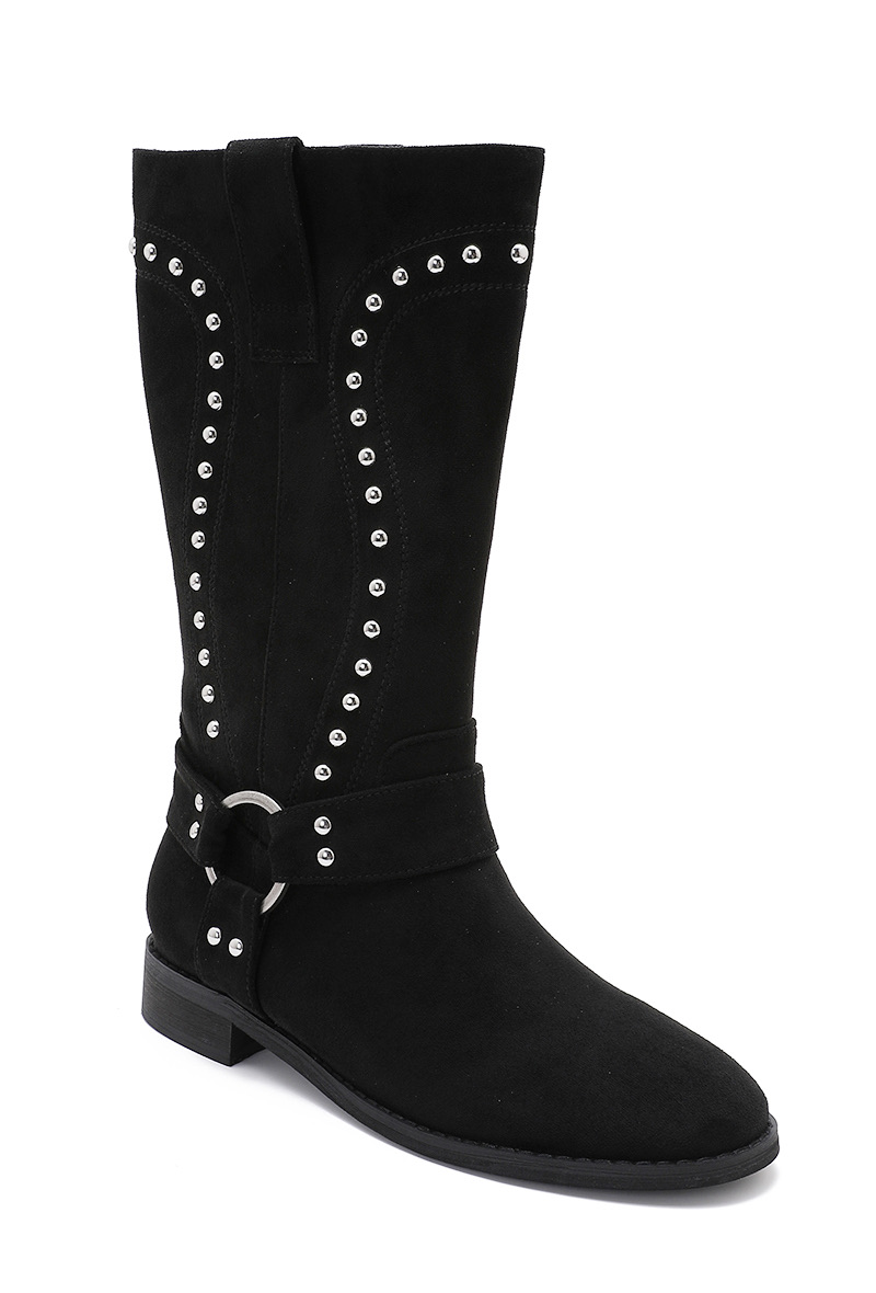 Niedrige Stiefel mit Nieten
