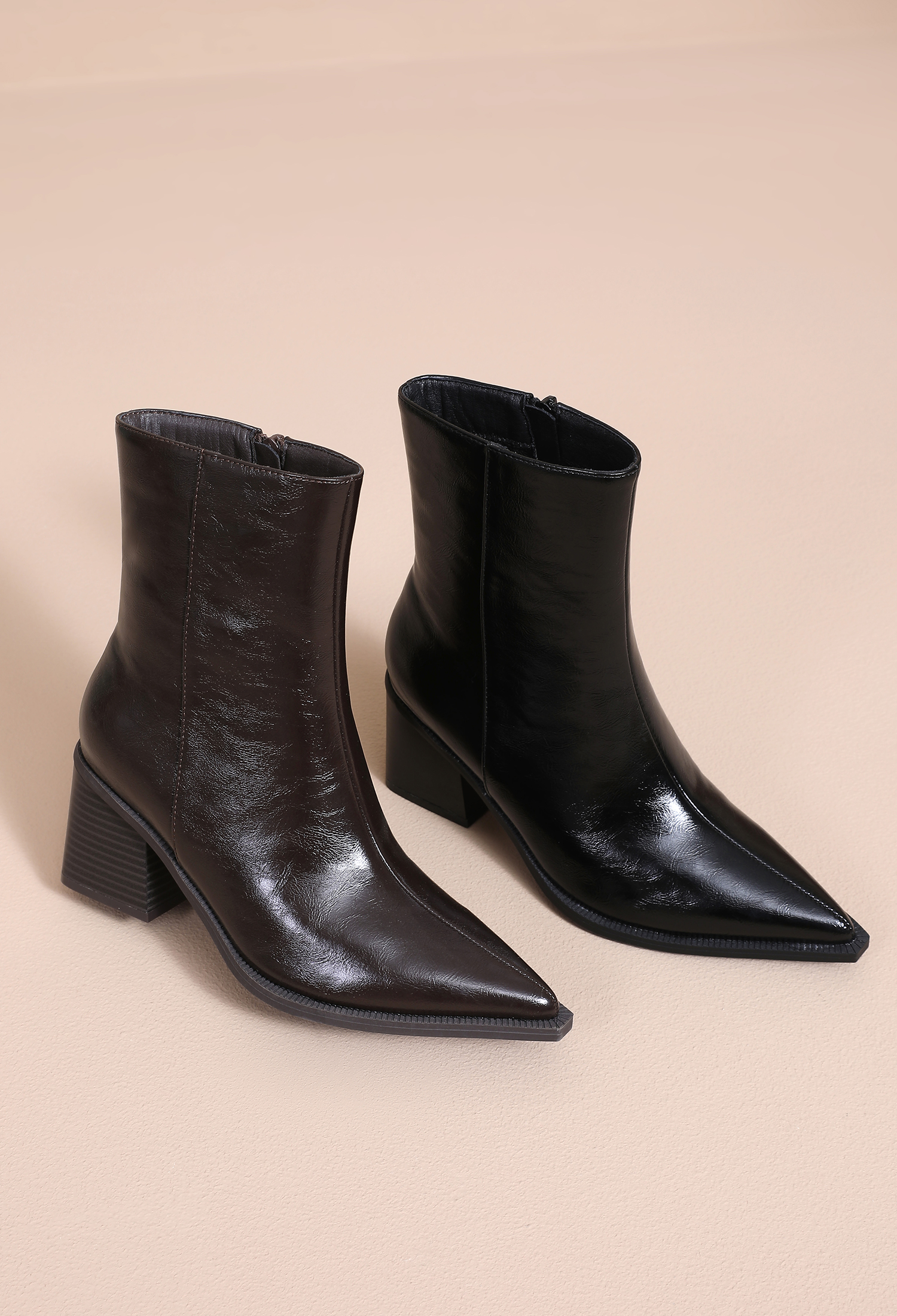 Lack-Stiefeletten mit Blockabsatz