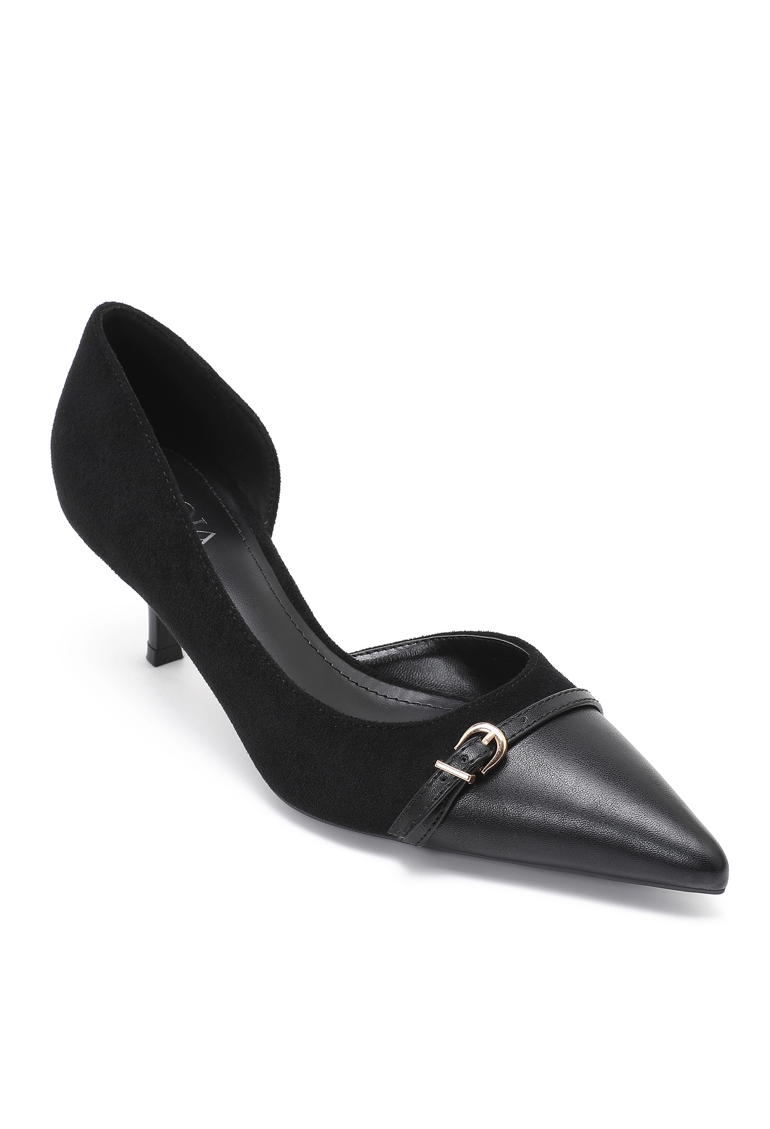 Pumps mit Spitz zulaufender Spitze und Riemen