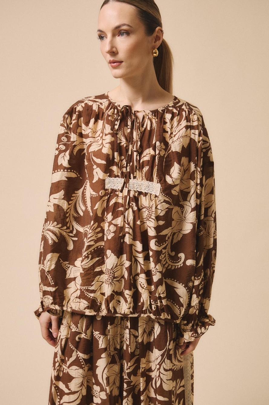 Bluse mit Bindeschleife und Bischofsärmeln