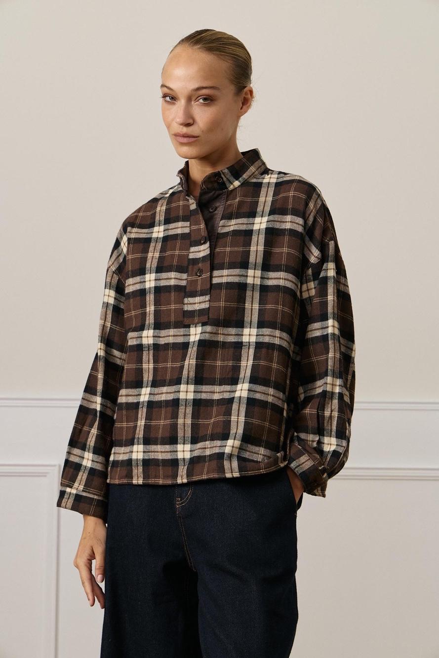 Bluse mit großem Karo und Stehkragen