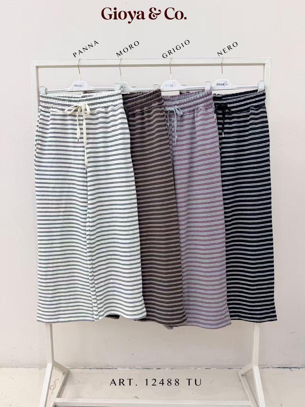 Weite Hose mit Streifen