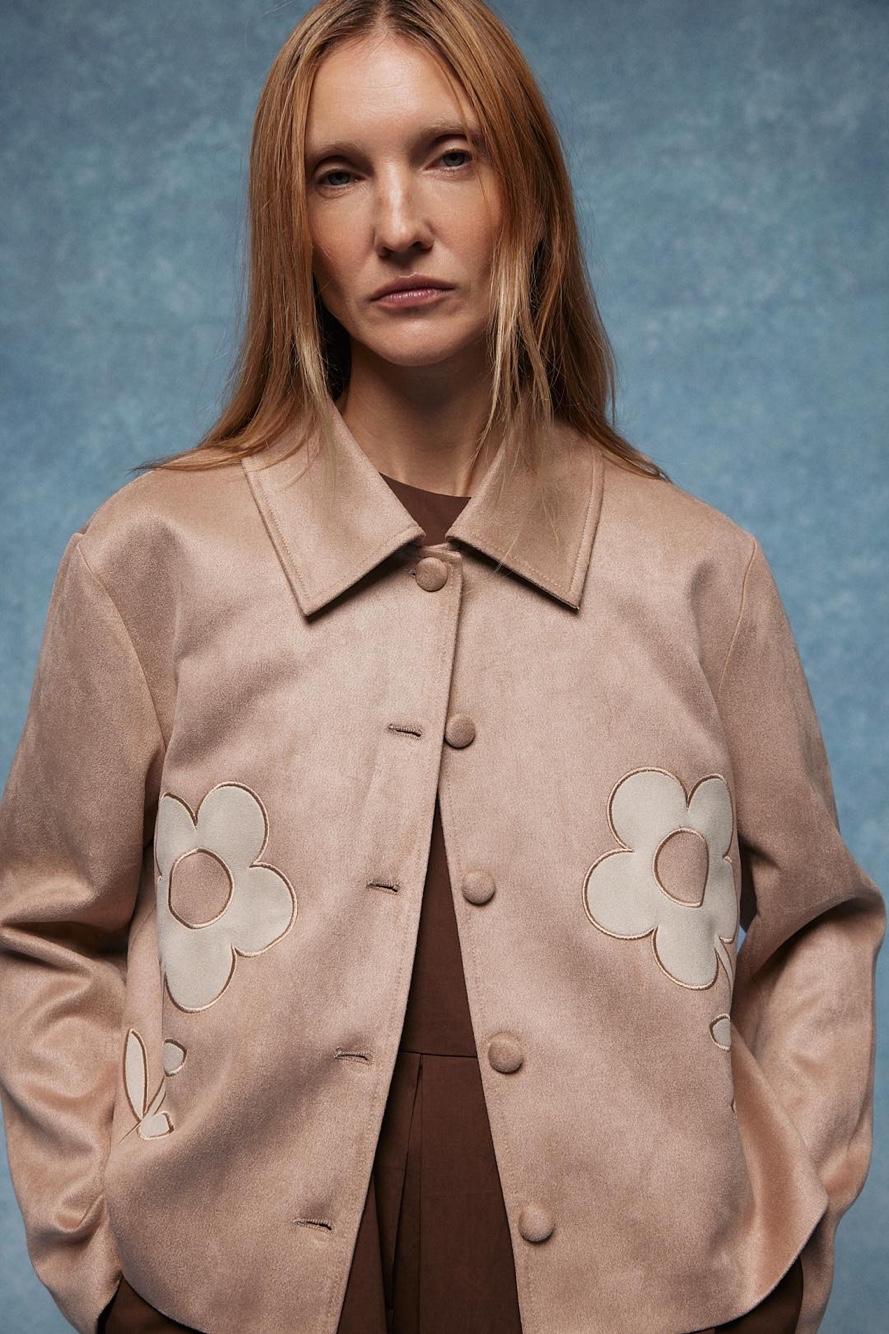 Jacke mit Blumenstickerei