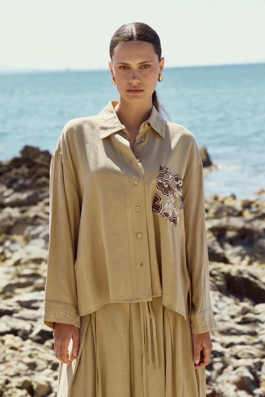 Shirt im Oversized-Schnitt mit Stickerei