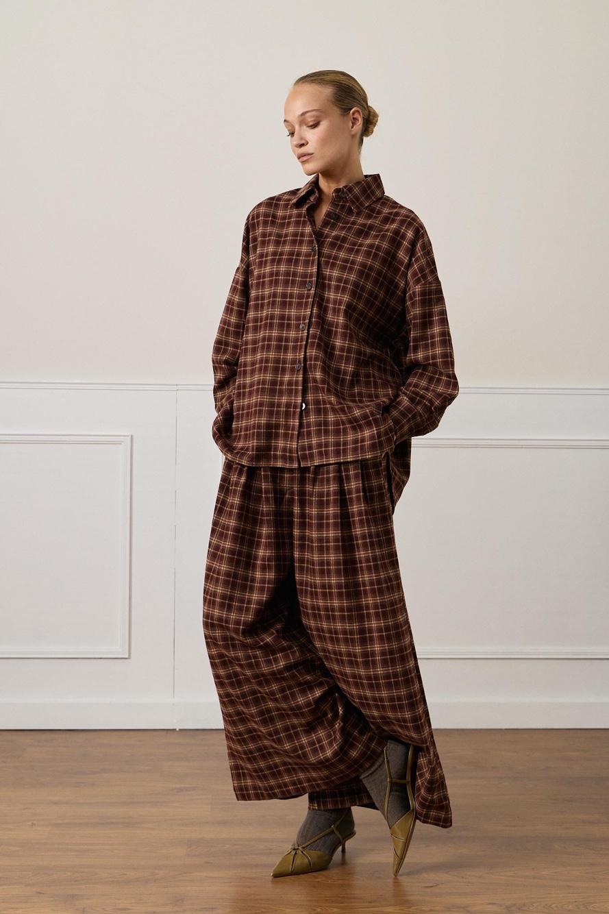 Weite Hosen mit Falten