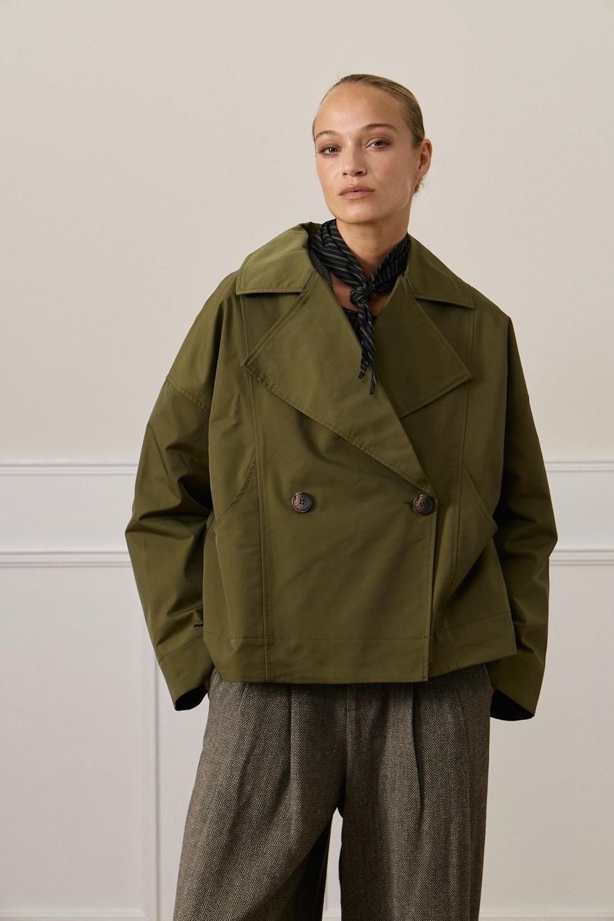 Kurze Jacke mit Revers
