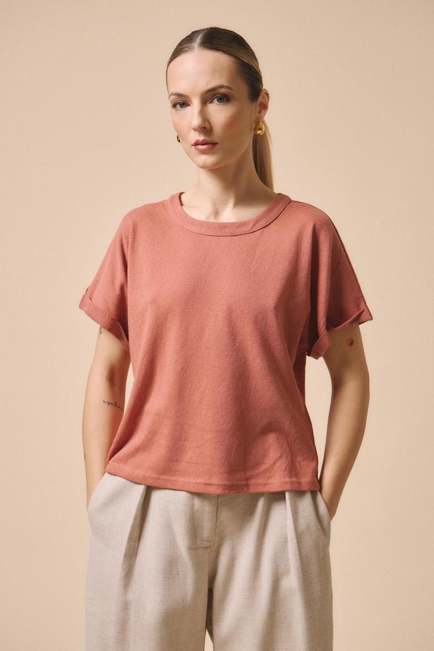T-Shirt mit Ausschnitt