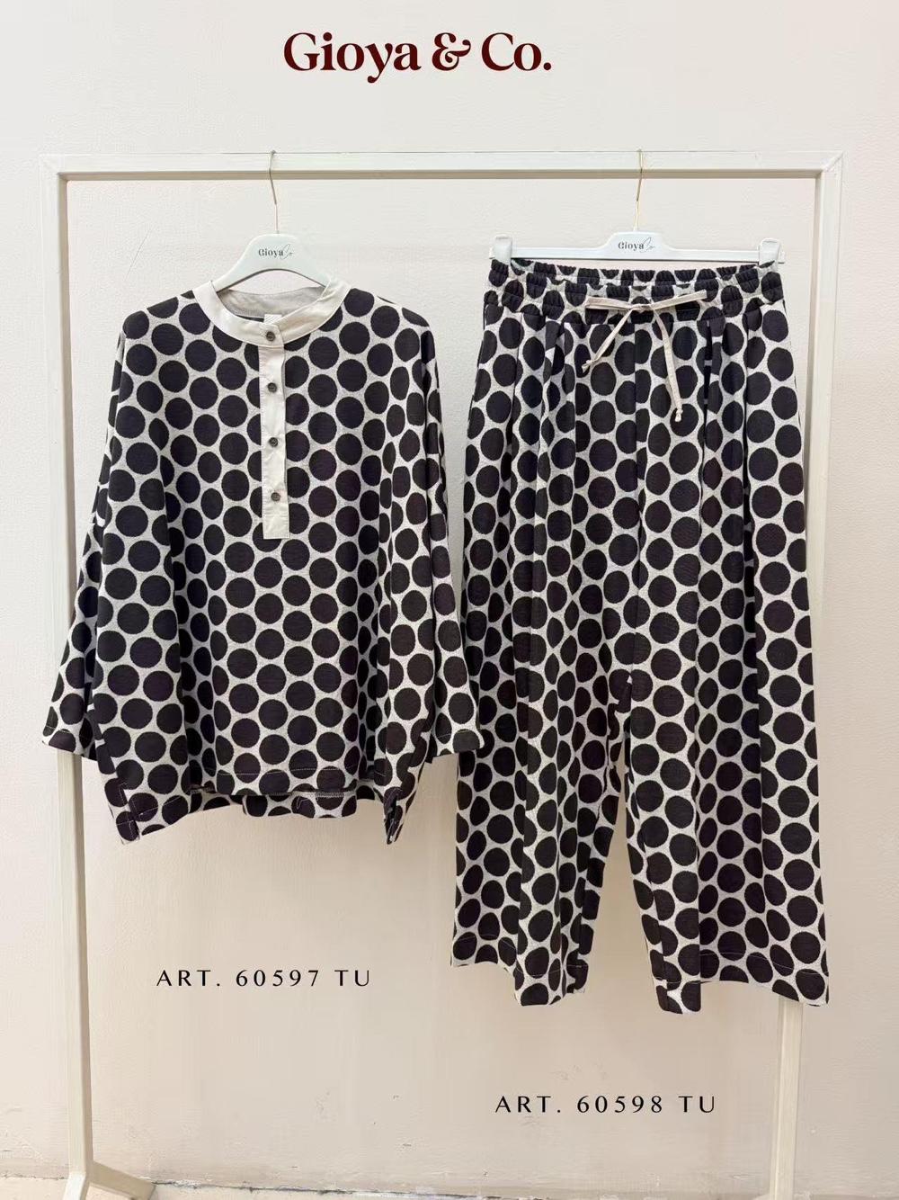 Straight-Leg-Hose mit großen Punkten