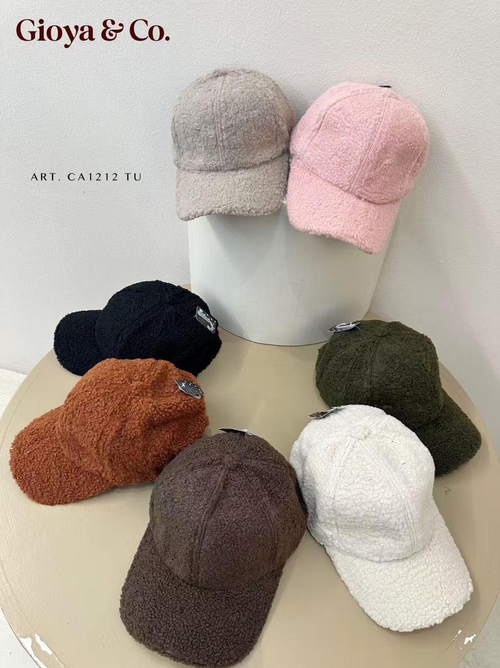 Baseballcap aus Teddy-Stoff mit Schirm