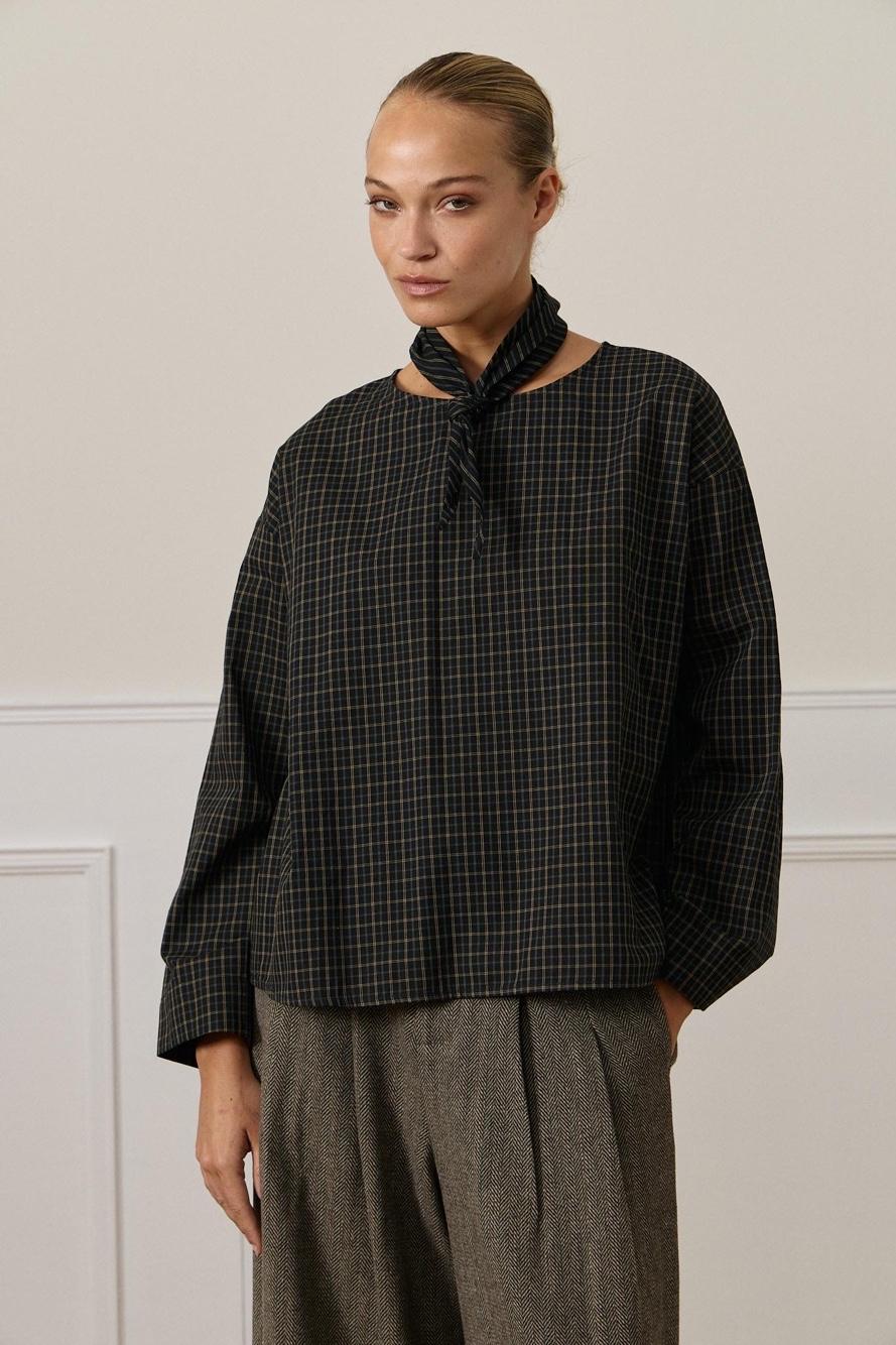 Lockere Bluse mit Schleife