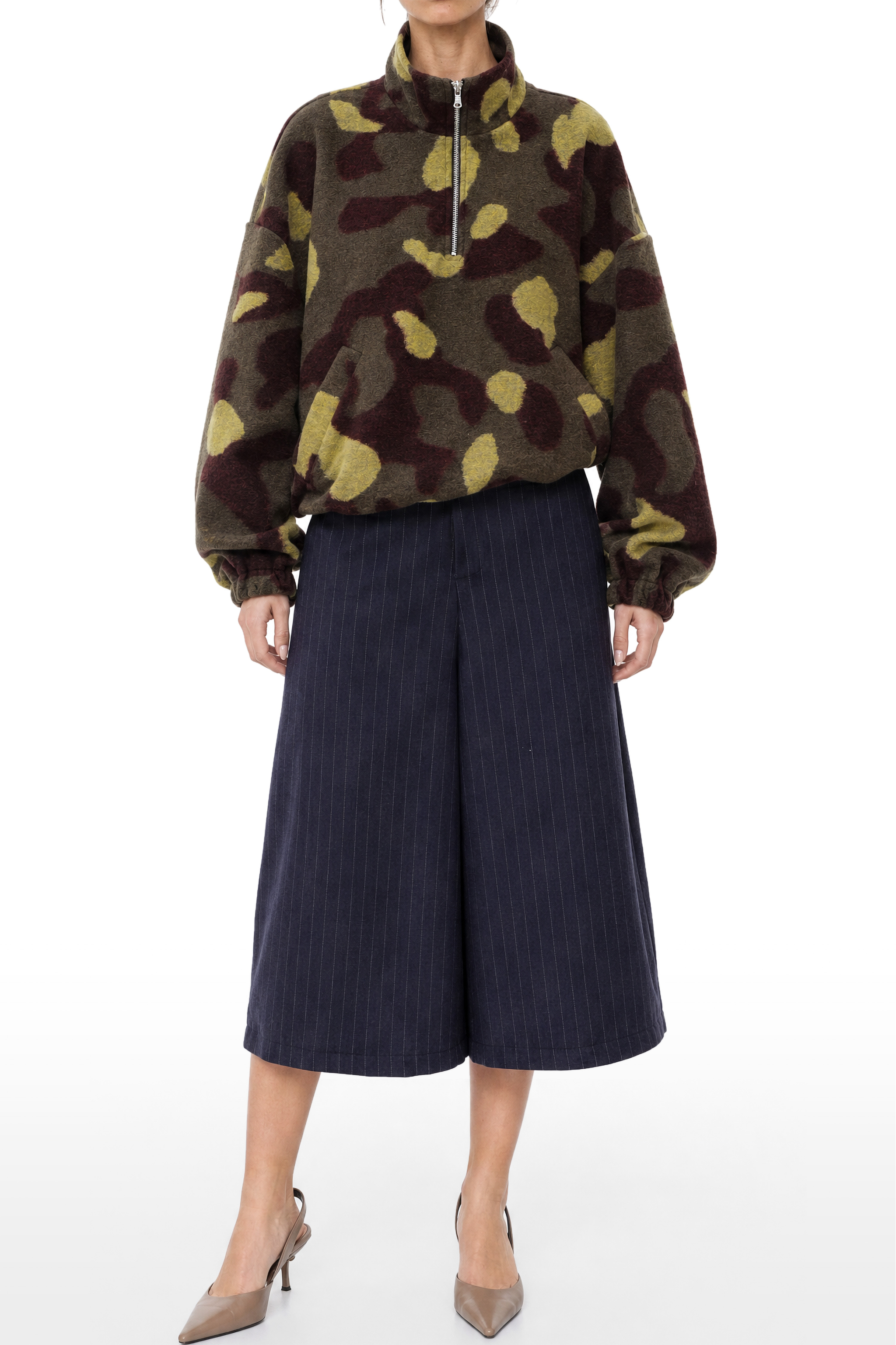 Lässiger Sweater mit halbem Stehkragen