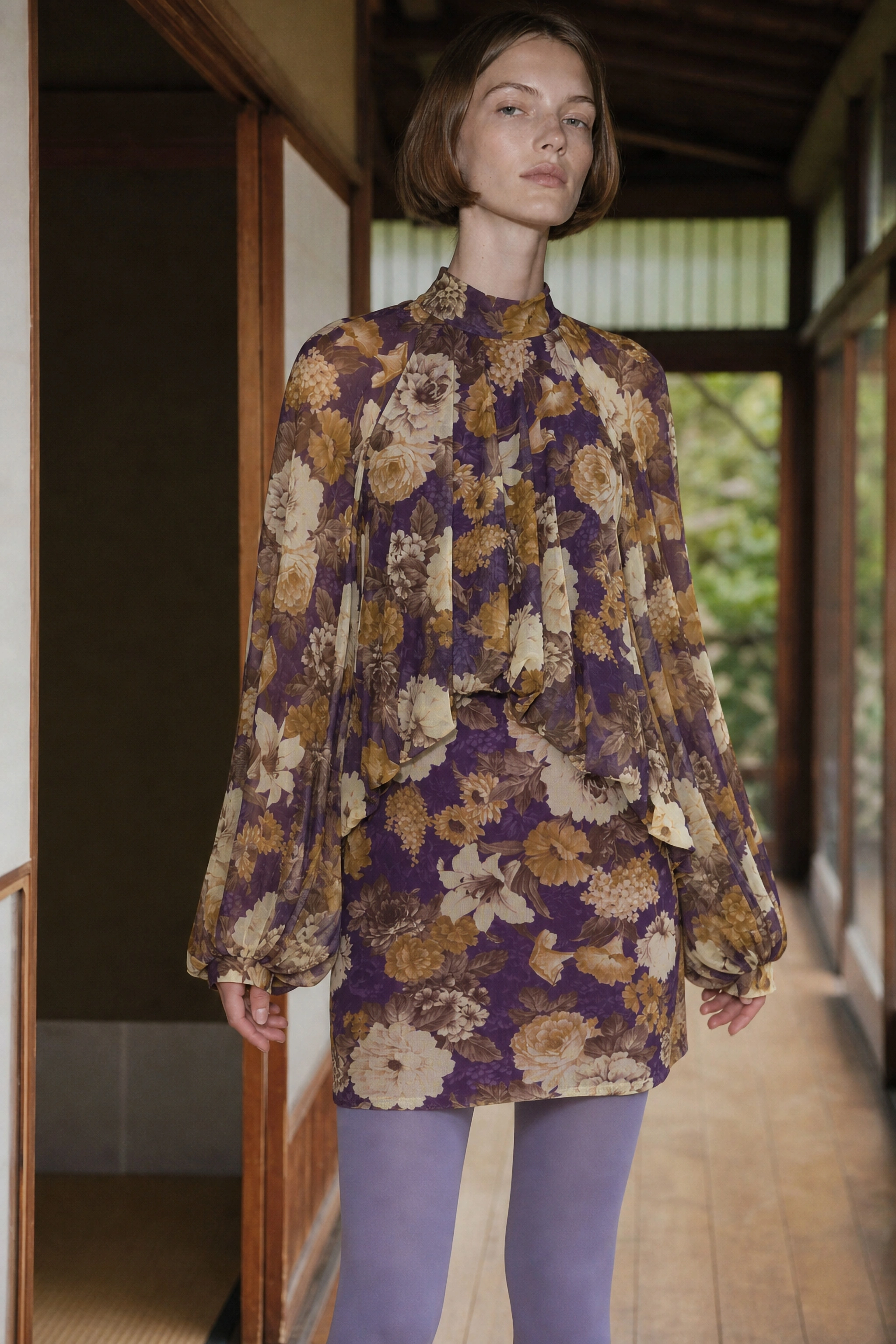 Mini-Kleid mit Stehkragen