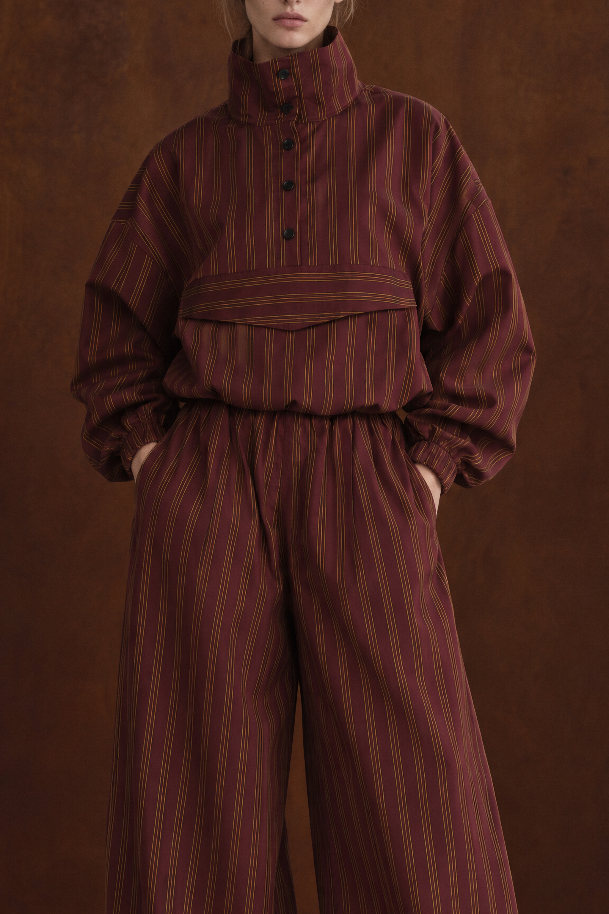 Kurze Jacke mit Stehkragen