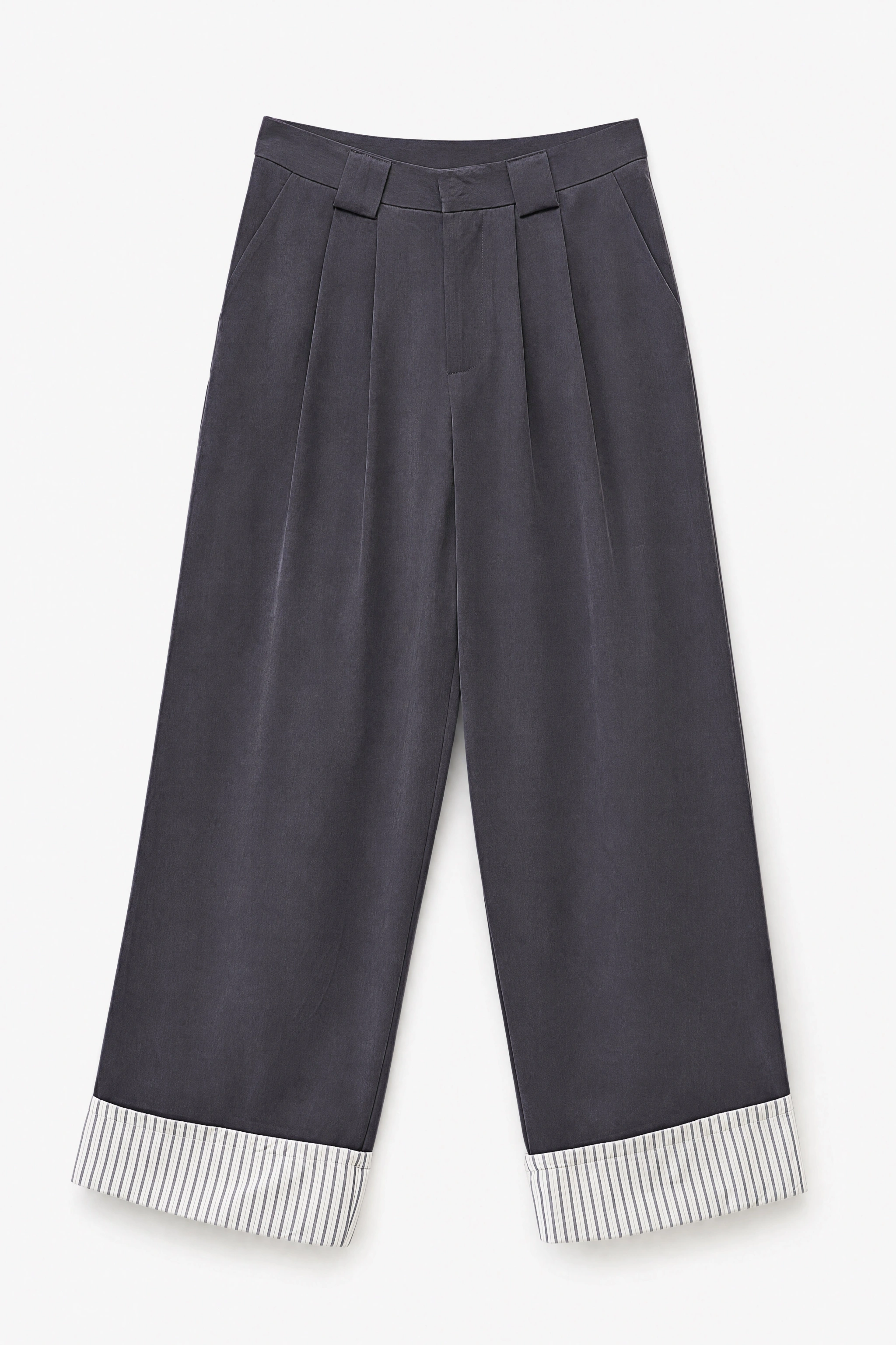 Weite Hosen mit Falten