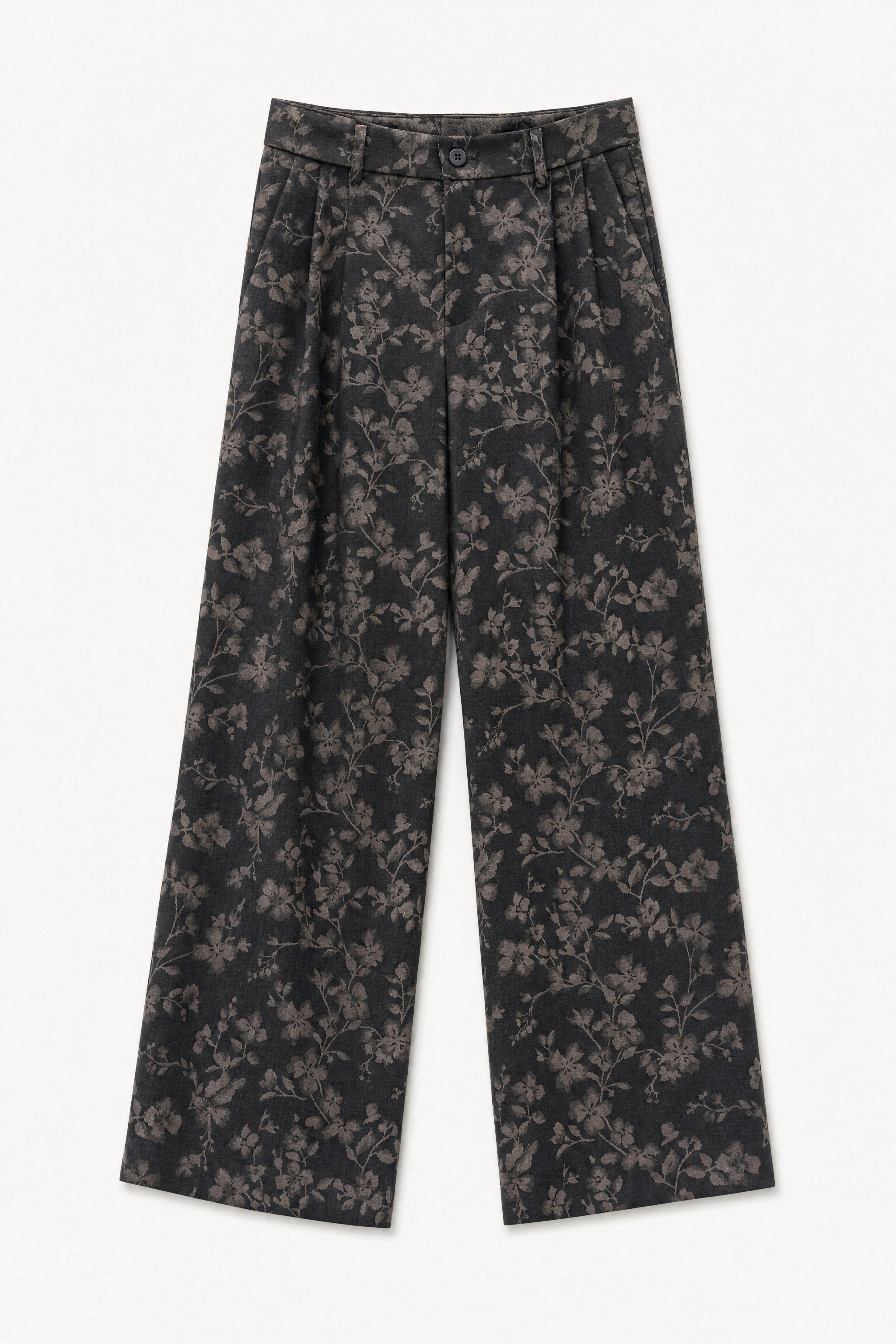 Weite Hose mit Bügelfalten