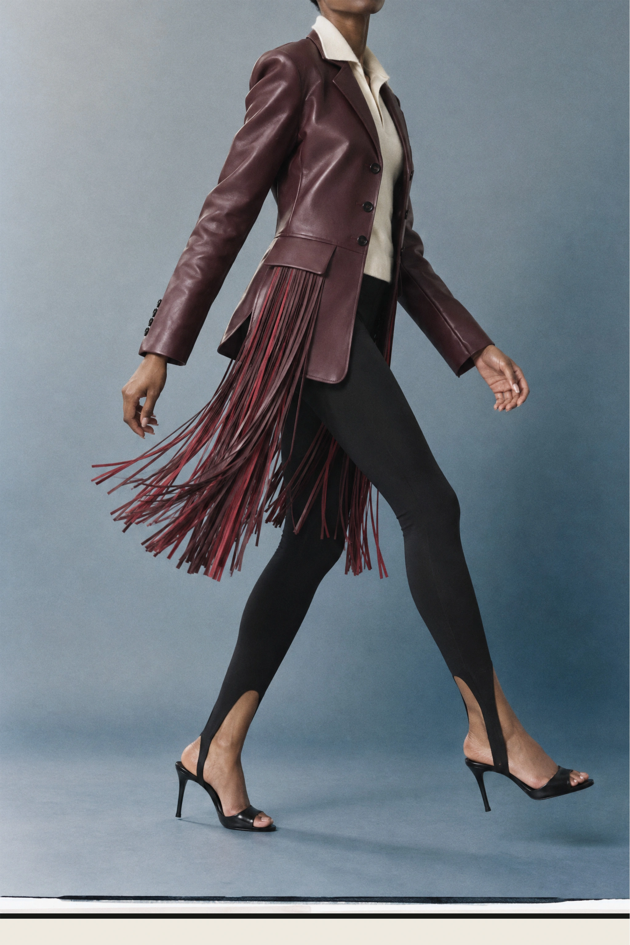Figurbetonter Blazer mit Fransen