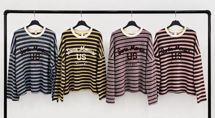 Lässiger Ringelpullover