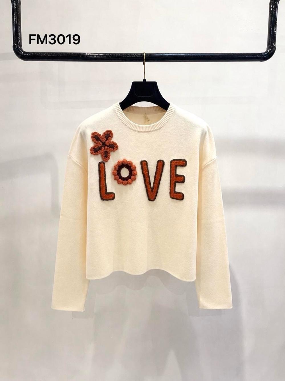 Lockerer Pullover mit Stickerei