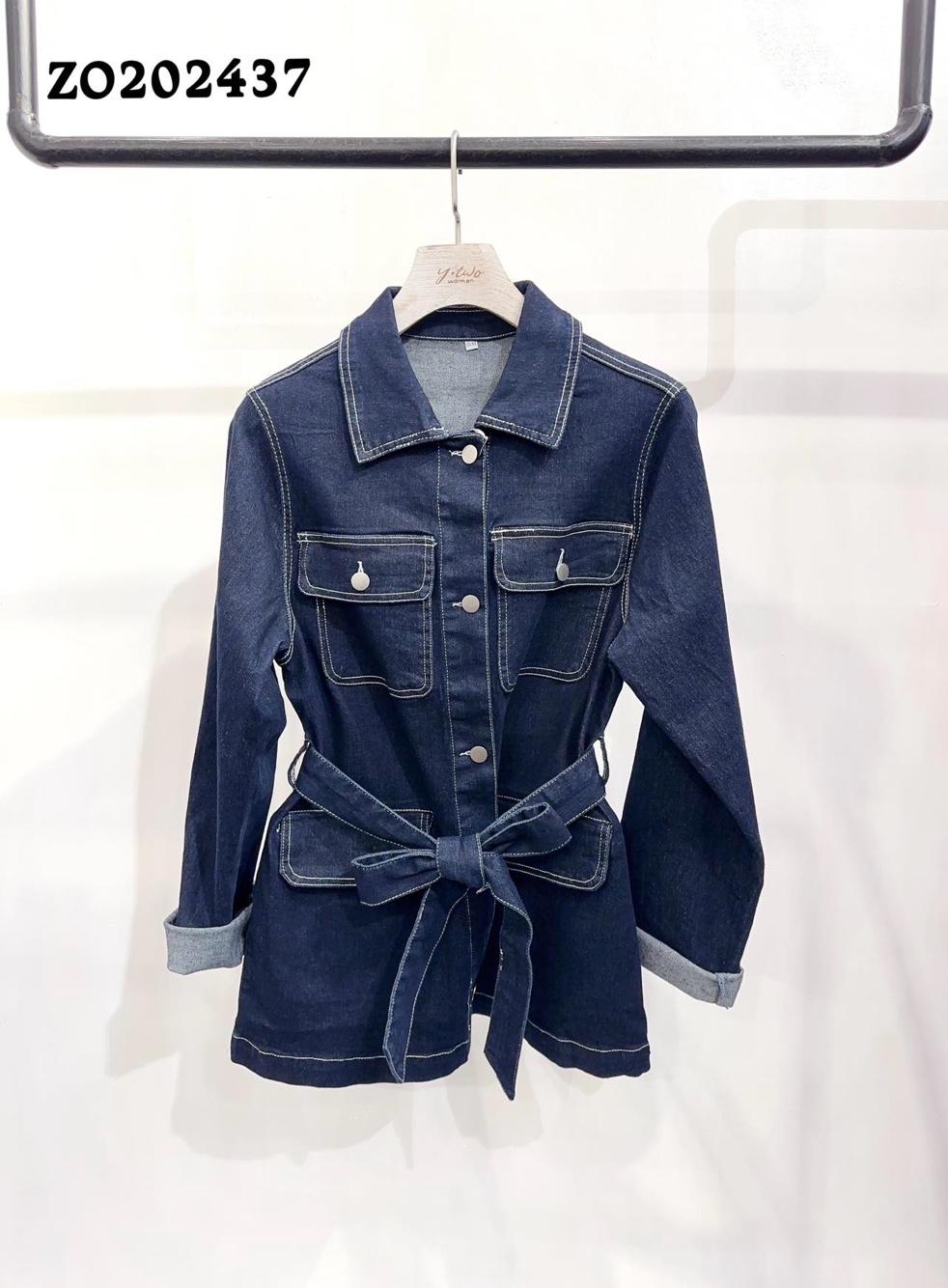 Lange taillierte Jeansjacke