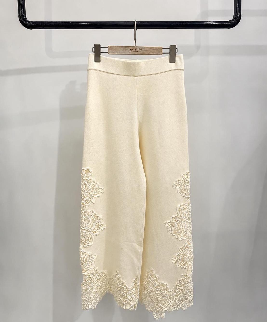 Gerade Hose mit Spitzenbesatz
