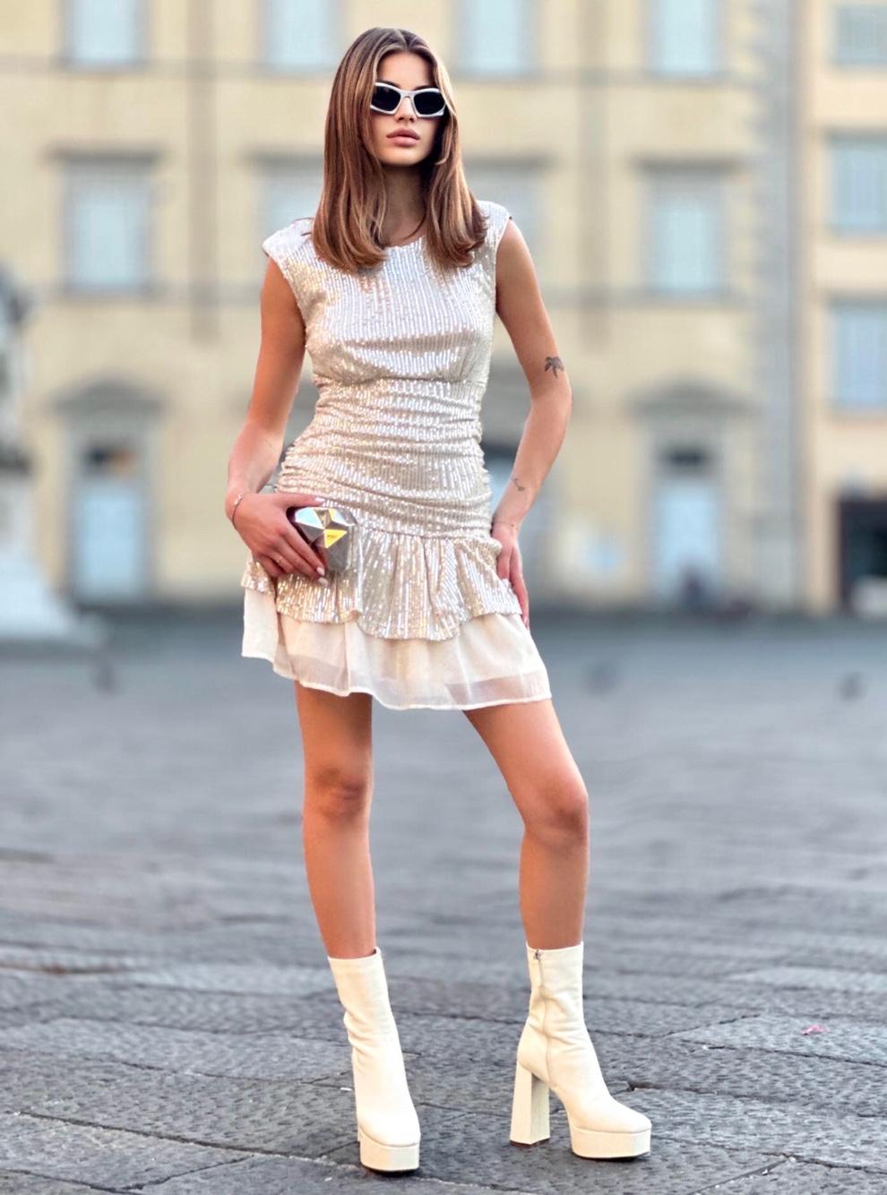 Figurbetontes Mini-Kleid mit Volant