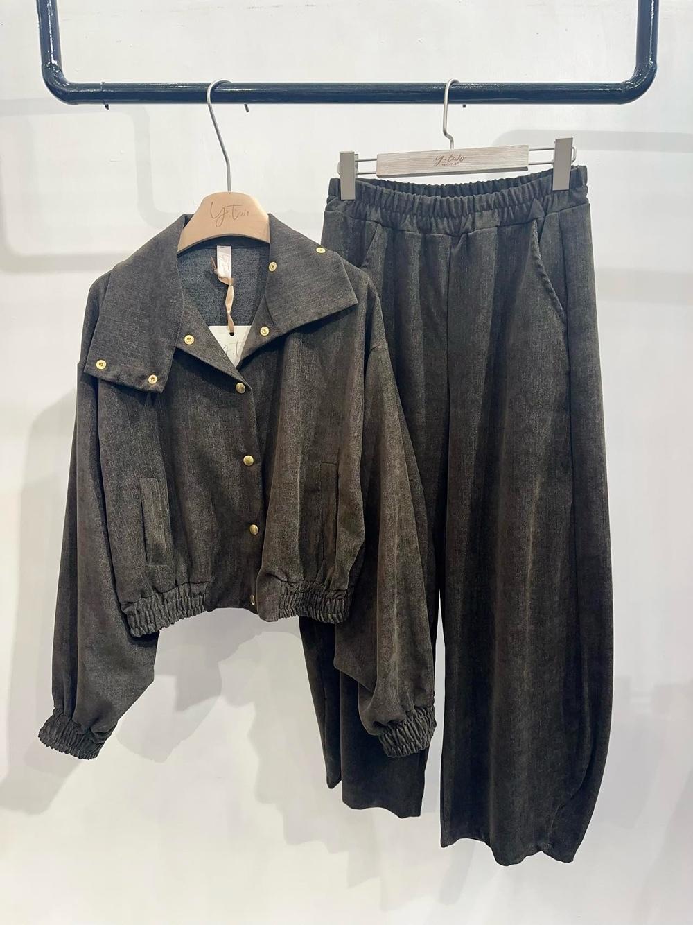 Weite Hosen mit Biesen