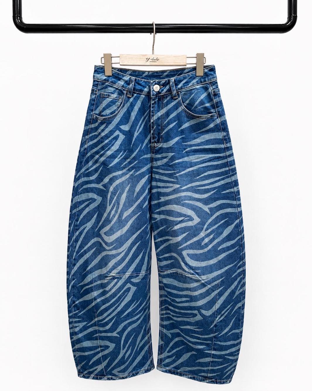 Baggy-Jeans mit Zebra-Muster
