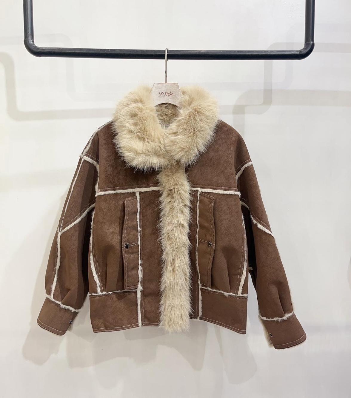 Lockere Jacke mit Kragen