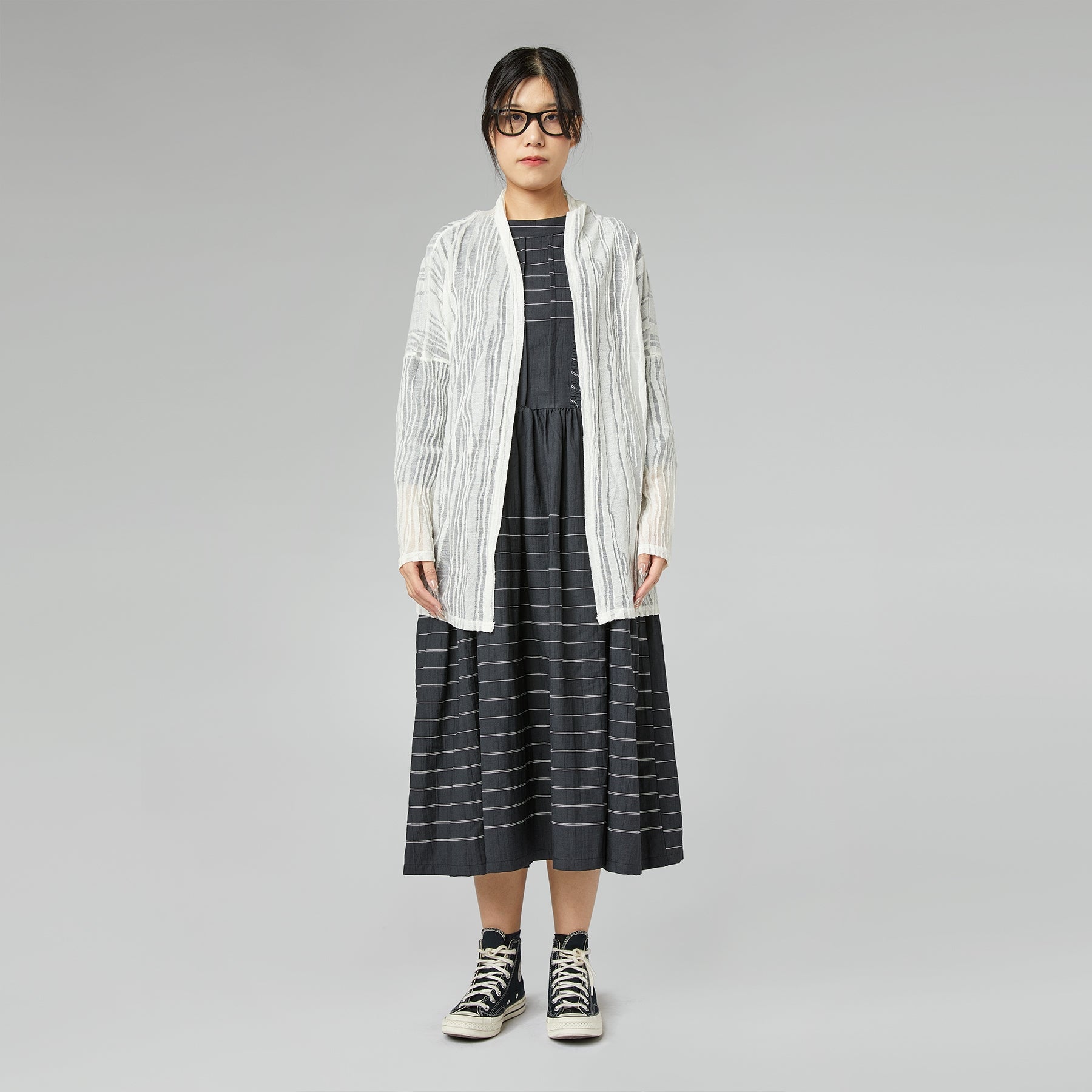 Verlängerter Cardigan mit Streifen